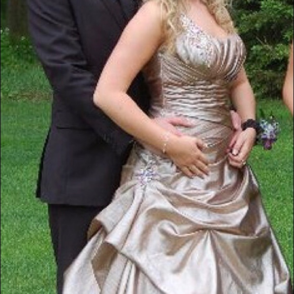 Prom dress - Picture 4 of 6